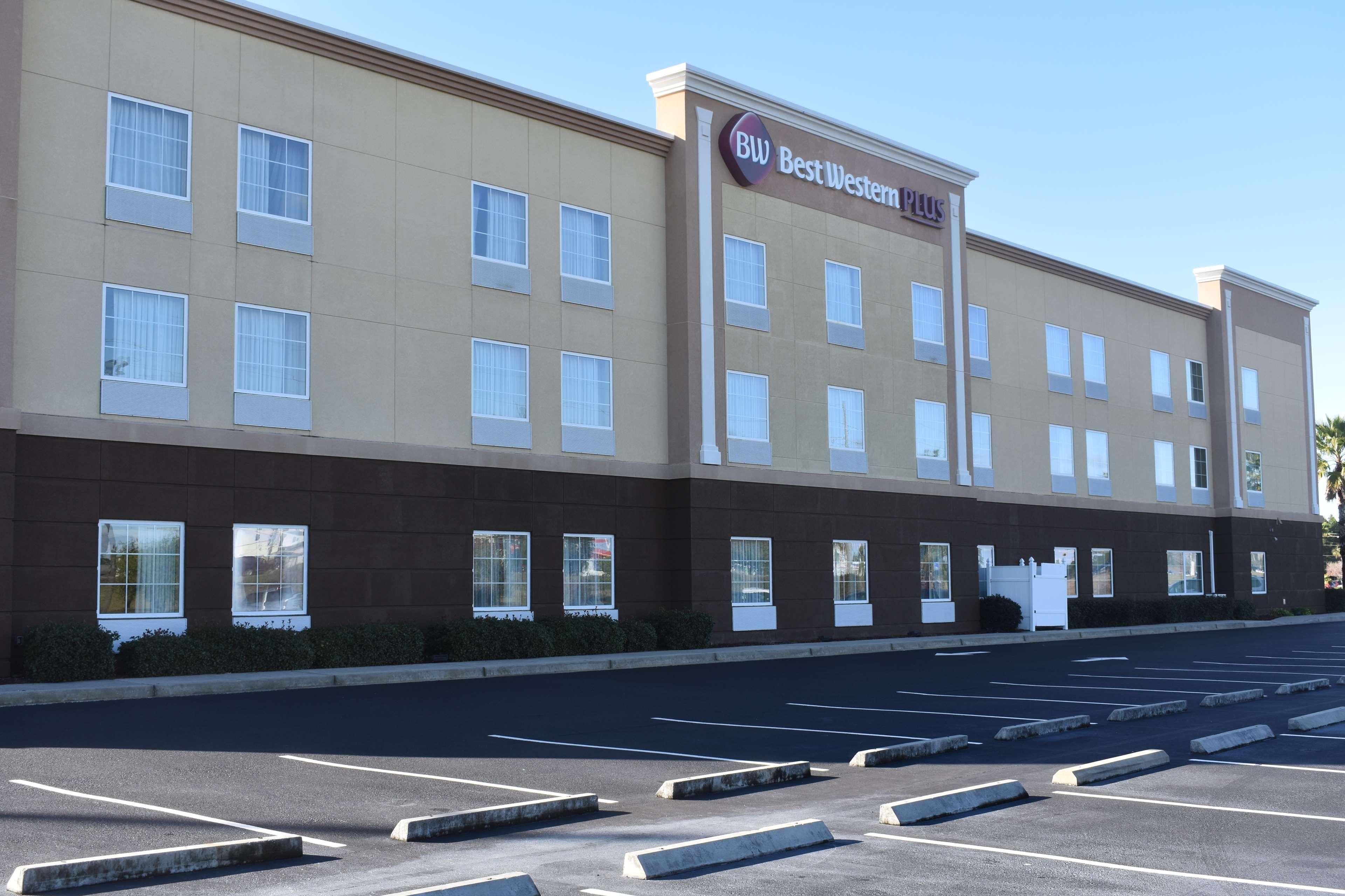 Best Western Plus Brunswick Inn & Suites Exterior foto